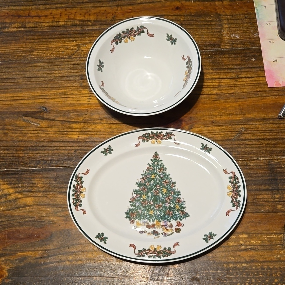 Johnson Brothers Victorian Christmas Two Piece Serving Set New Old Stock
